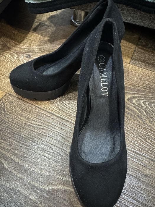 Продам туфли новые