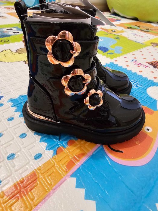 Ghete fete negru lăcuit -noi,neprobate