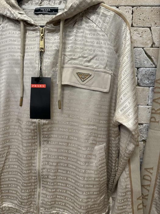 Дамски топ модели комплекти.