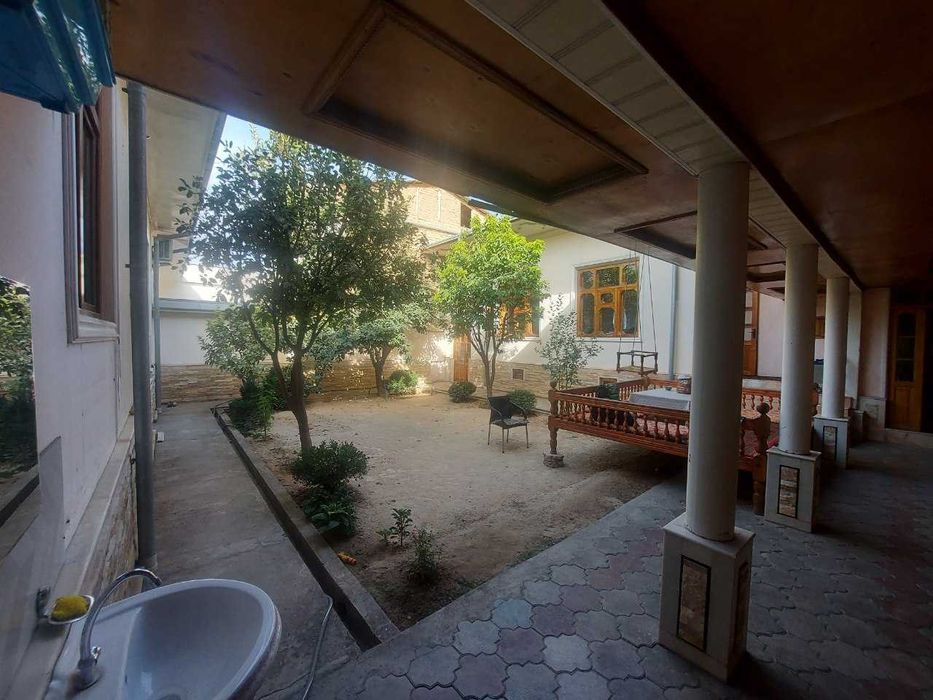 Hovli uy sotiladi SROCHNO!!! 7 xona, 3.75sotox