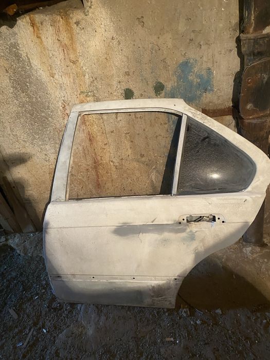 Комплект задних дверей бмв е36