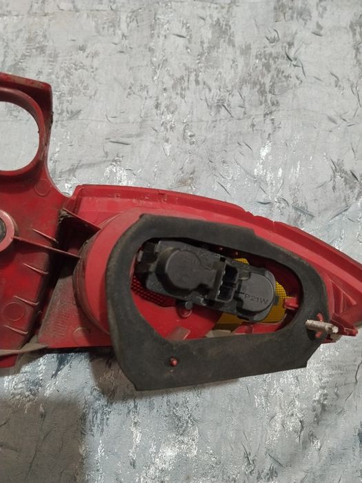 Vând triplă Seat Leon și soclu becuri!