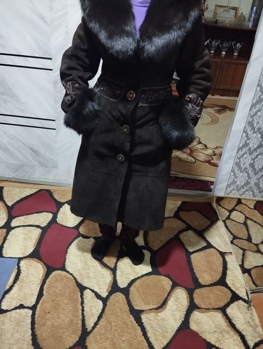 Пальто сотилади.