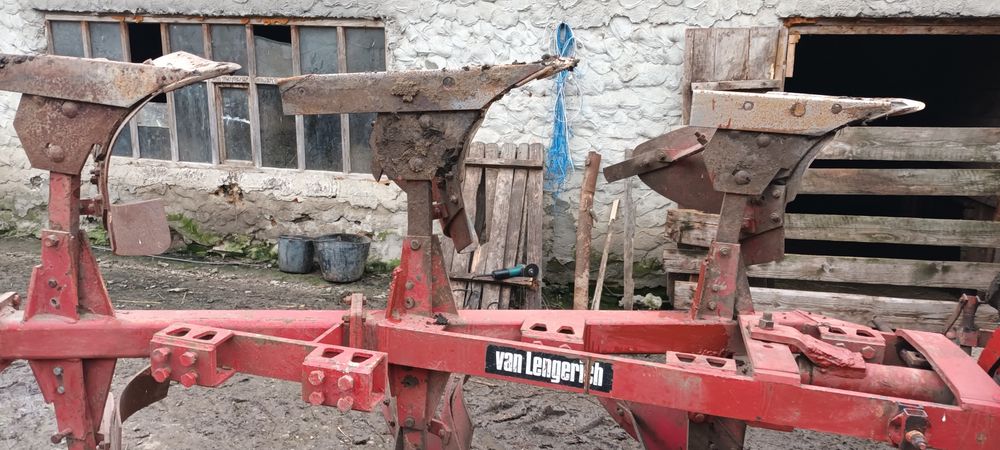 Plug revesbil trei cormane