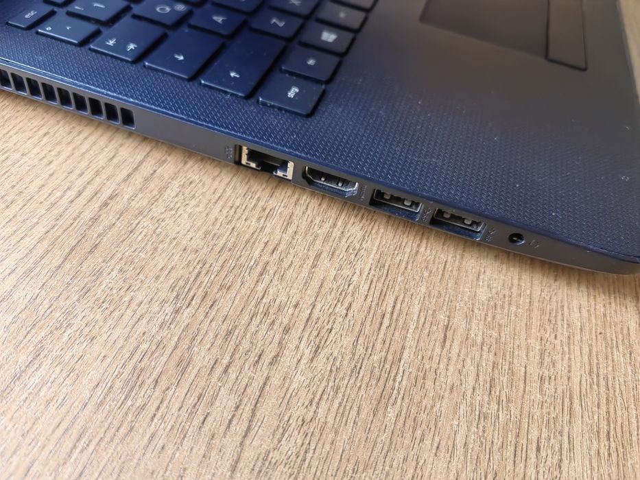 Продавам лаптоп HP -15bs цял или на части