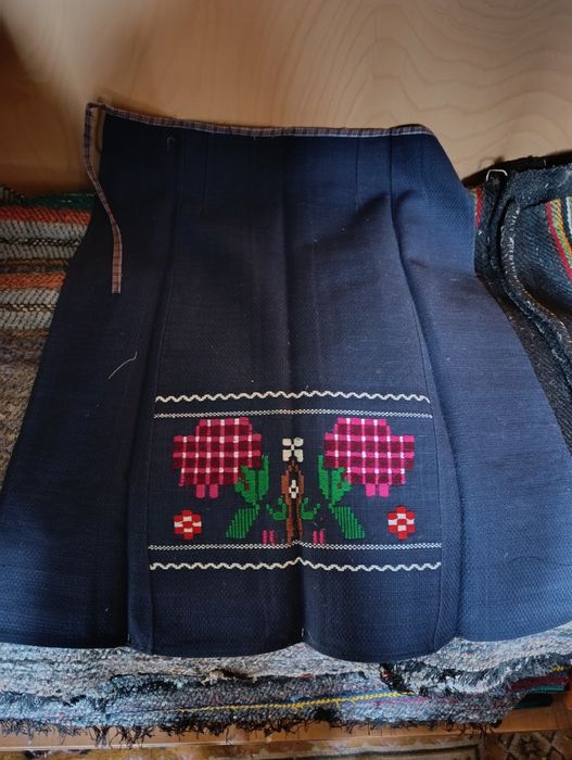 Автентични престилки за носии