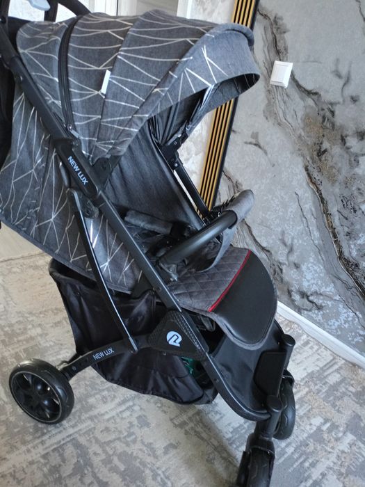 Коляска прогулочная