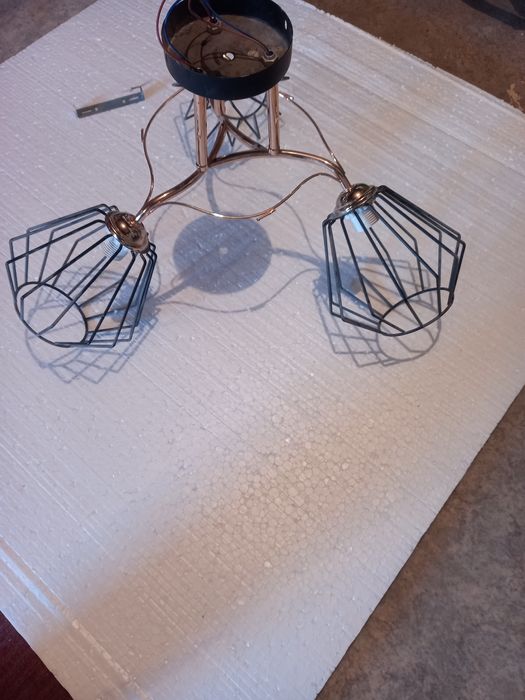 Продам люстру  ..