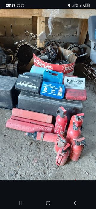 Огнетушитель,  аварийный знак,  аптечка