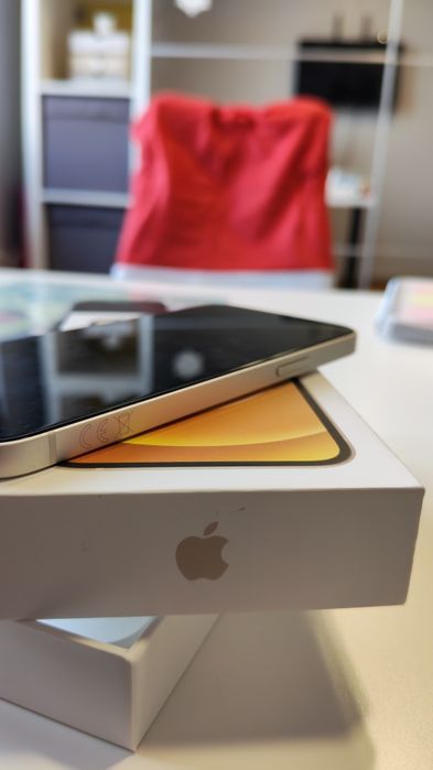 Продава се iphone 12