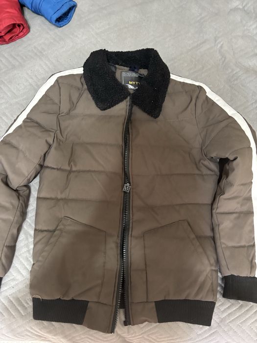 Продам осеннею  куртку для подростка