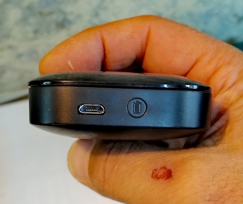 Блутут хендсфри слушалка Plantronics Voyager Legend със заряден кейс