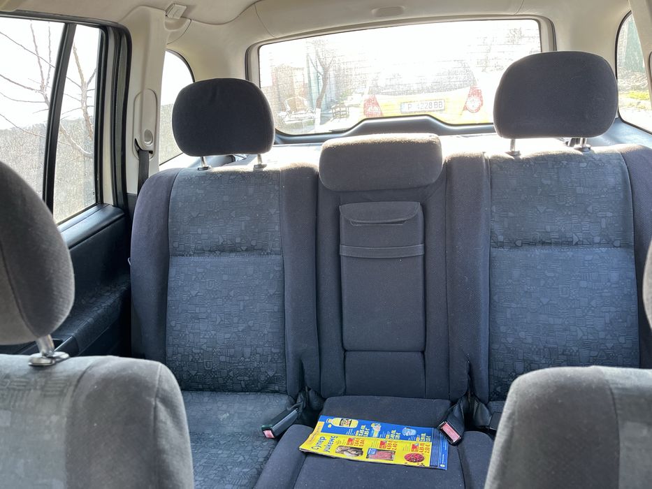 Кола Опел Зафира