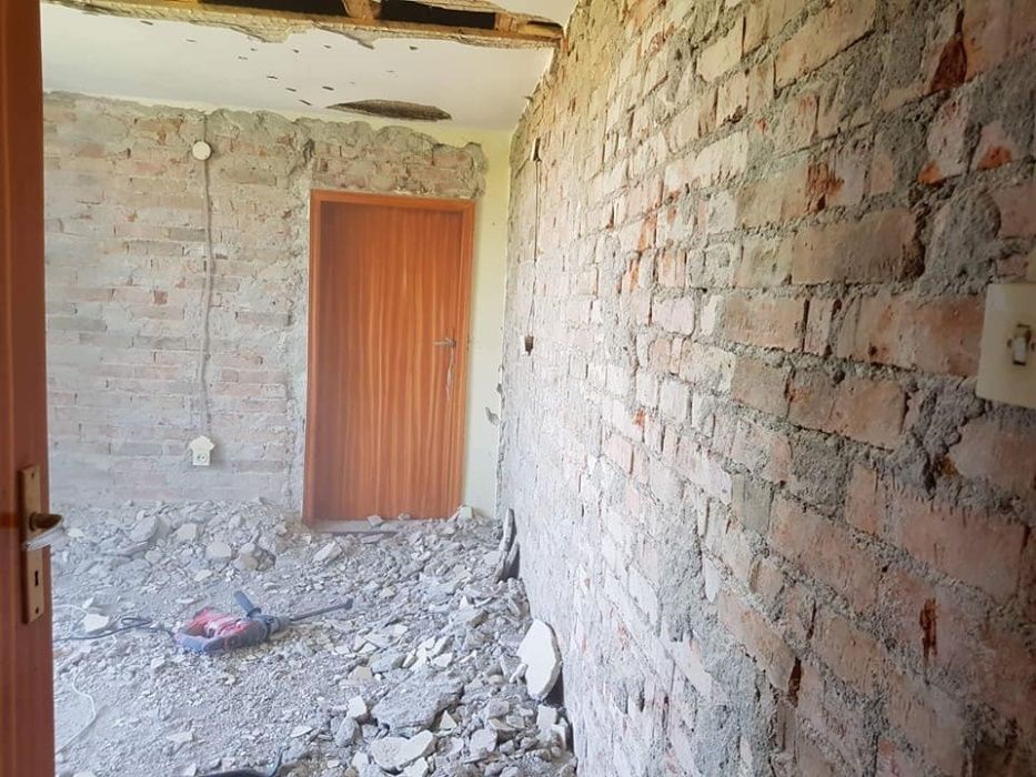 Къртене , чистене и извозване,почистване на дворове и мазета.