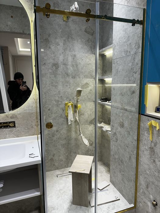 Стеклянные душевые кабины на заказ