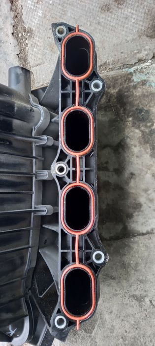 Продам впускной коллектор