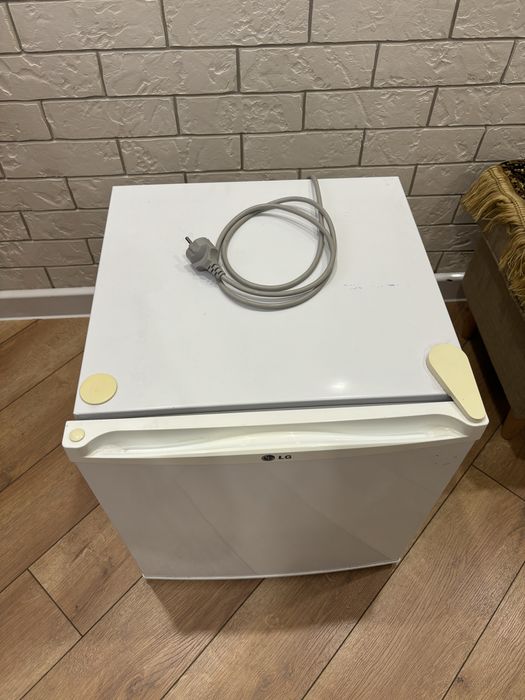 Продам холодильник маленький