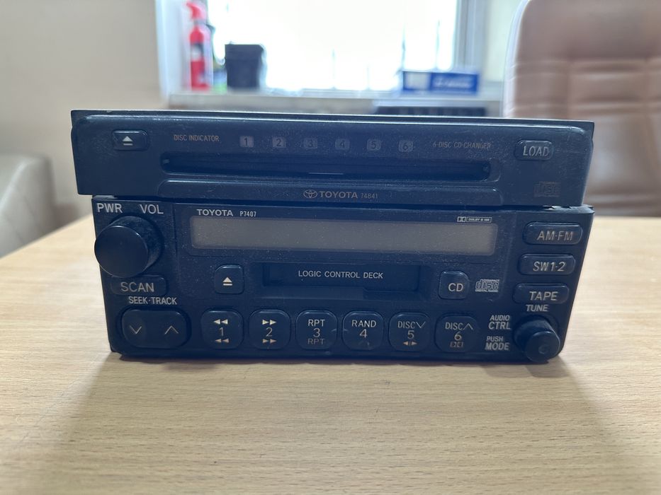 Магнитофон на Тойоту Камри 35 родной мафон