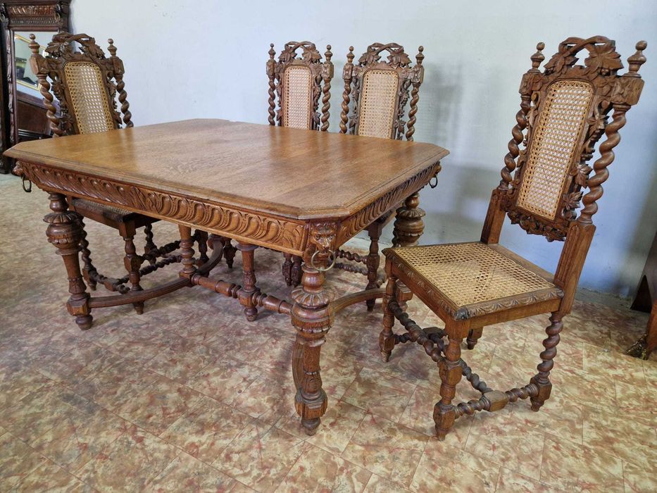 Великолепно резбована френска ренесансова трапезна маса
