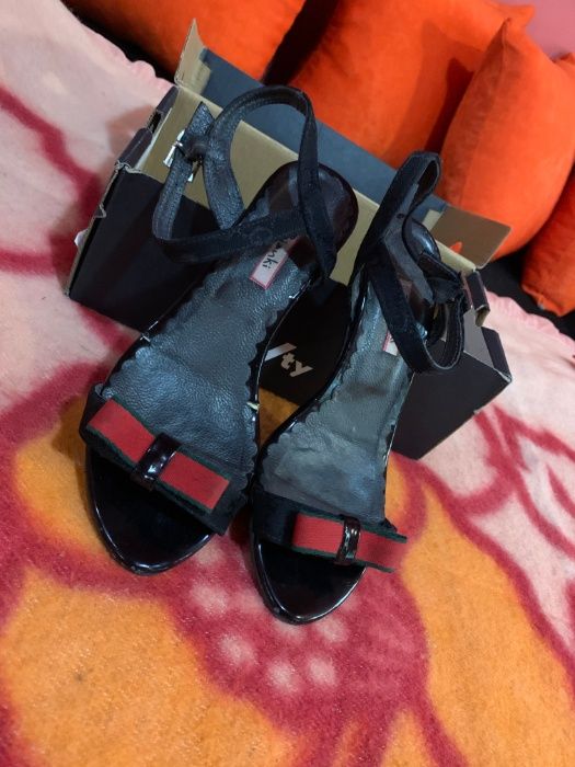 Обувки Различни Видове