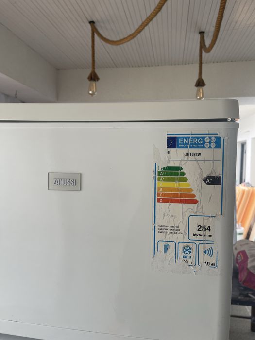 Frigider Zanussi