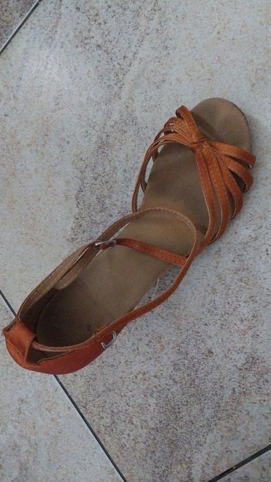 Продаю туфли бальники для танцев