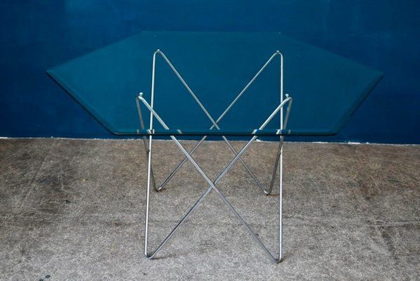 Masă vintage cu picioare Eiffel și blat hexagonal din sticlă teșită, a