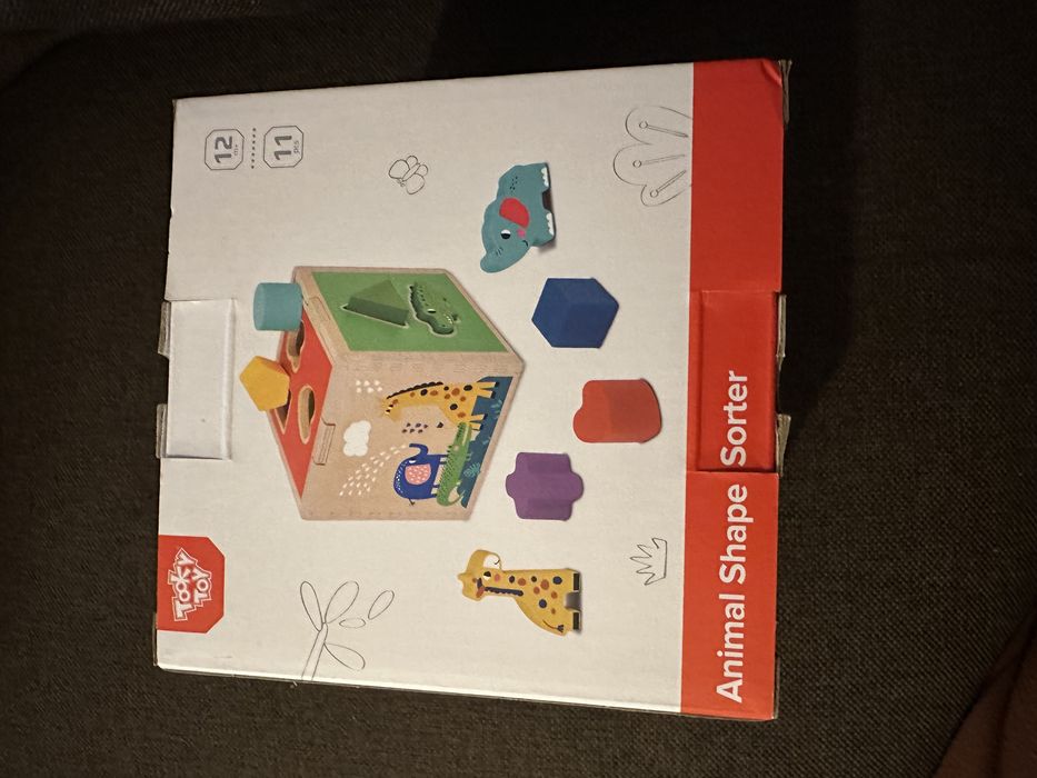Tooky Toy Дървен сортер с цветни форми и животни