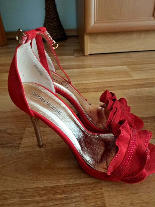 Дамски червени сандали много елегантни номер 39