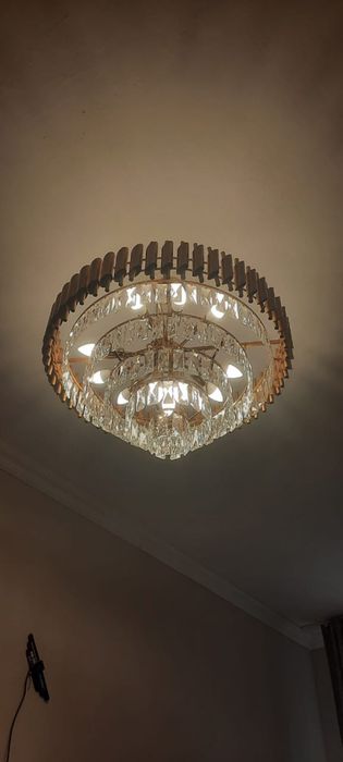Продам люстру с лампочками диаметр 80