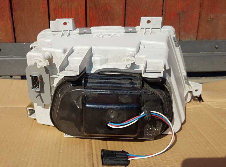 Far stanga Mercedes Vario