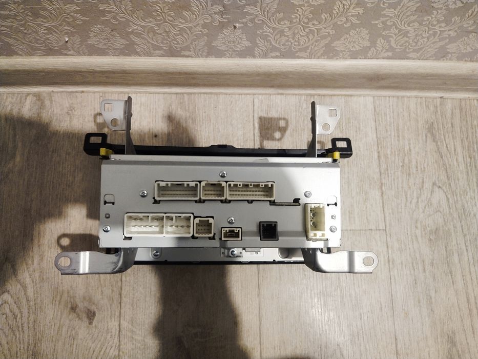 Магнитол на Toyota RAV4