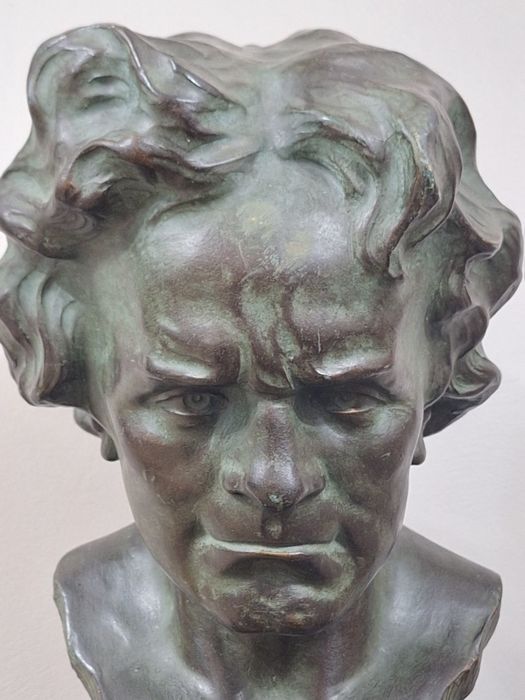 Бронзов бюст на Л.Бетховен