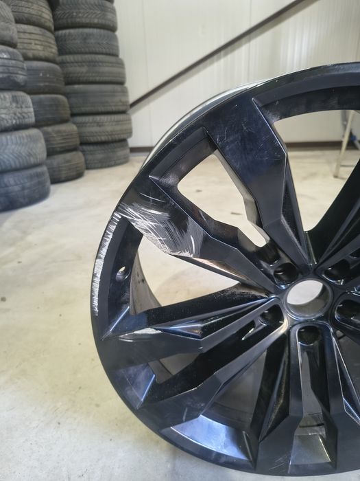 Jantă Originală VW Touareg R21 Suzuka OEM – Negru Lucios – 1 Bucată cod 760 601 025 D