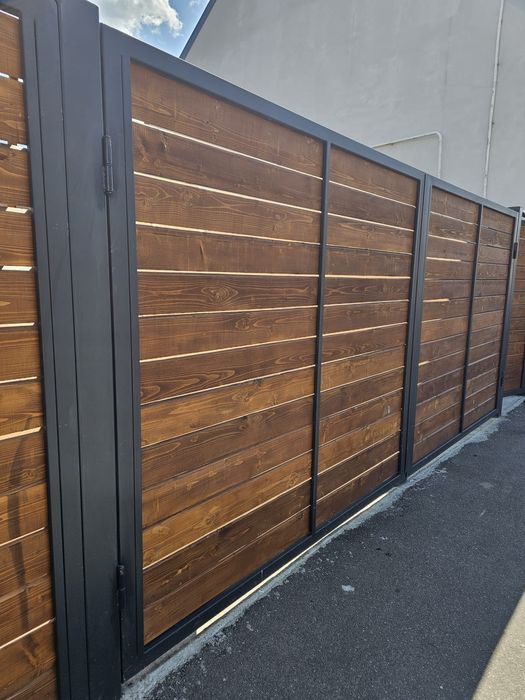 Porți  placate cu lemn