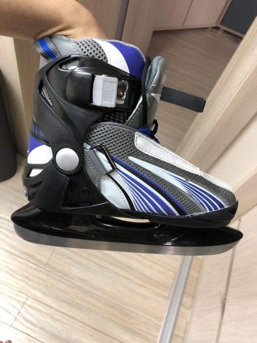 Продам коньки хоккейные для мальчика