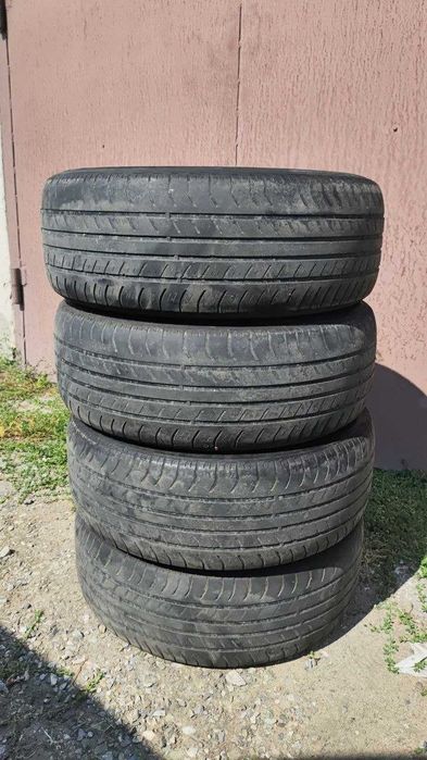 Продам комплект б/у летней резины 235/60/R16.