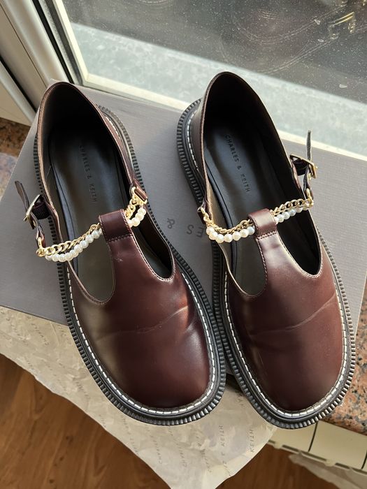 Женские сандали charles & keith