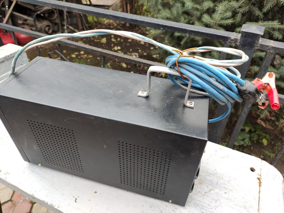 Пусковое устройство для авто 12 вольт