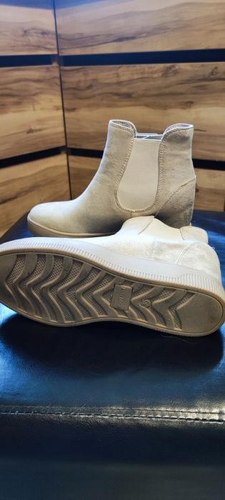 Бежови боти с платформа