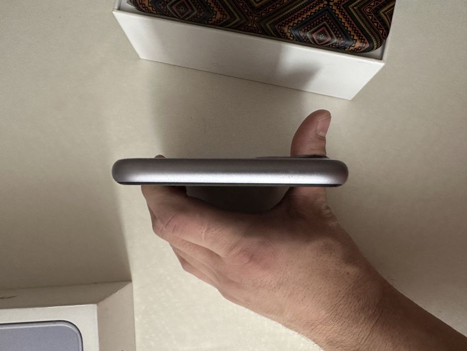 Продам iPhone 11 , срочно