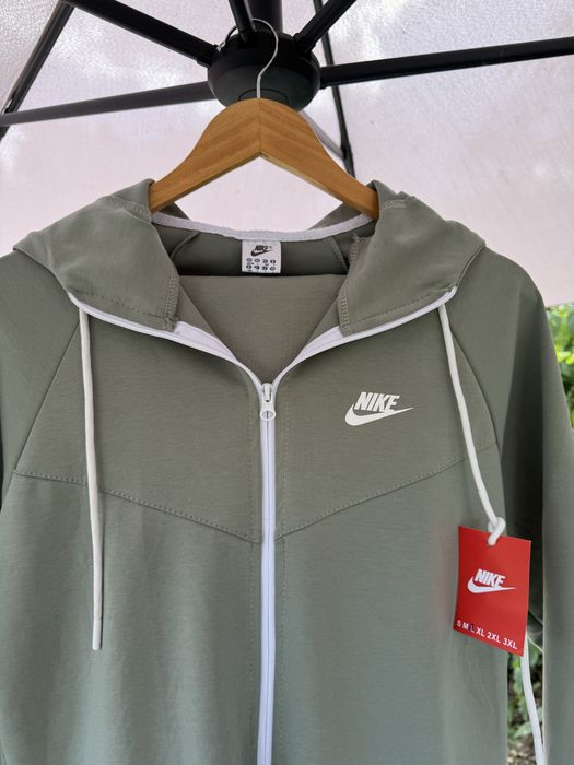 compleu nike tech green