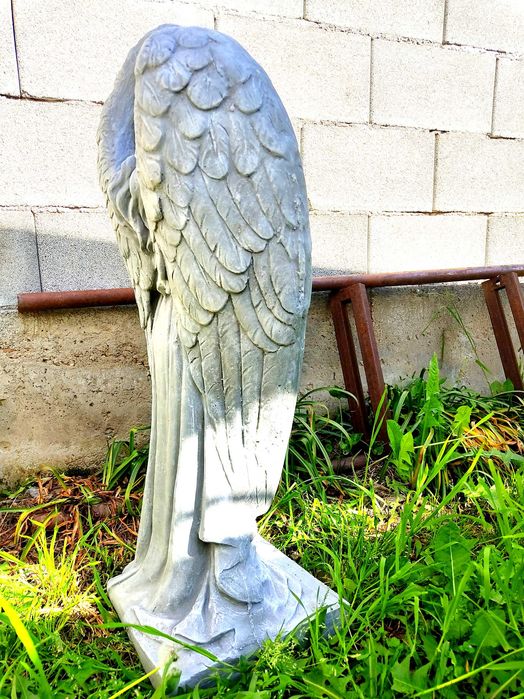 Бетонна статуя Мария Магдалена