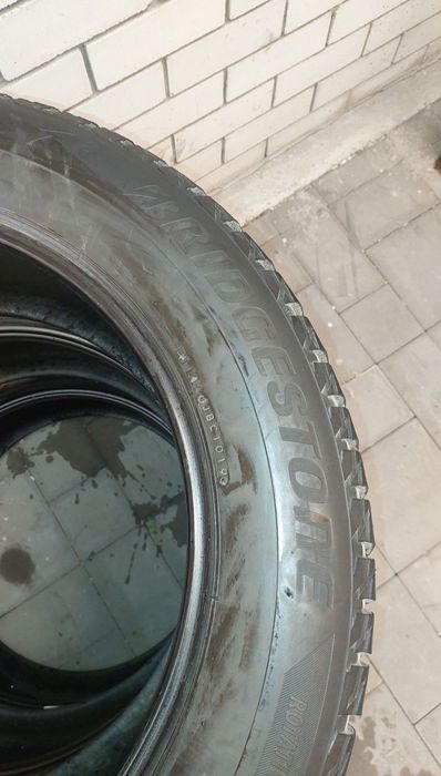 Продам комплект покрышек