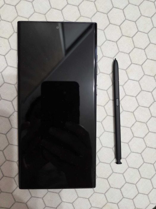 Samsung Galaxy s22 ultra 256gb в отлично състояние.