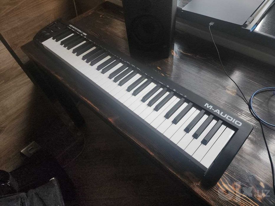 MIDI-клавиатура M-Audio Keystation 61 MK3 + Педаль сустейна в подарок