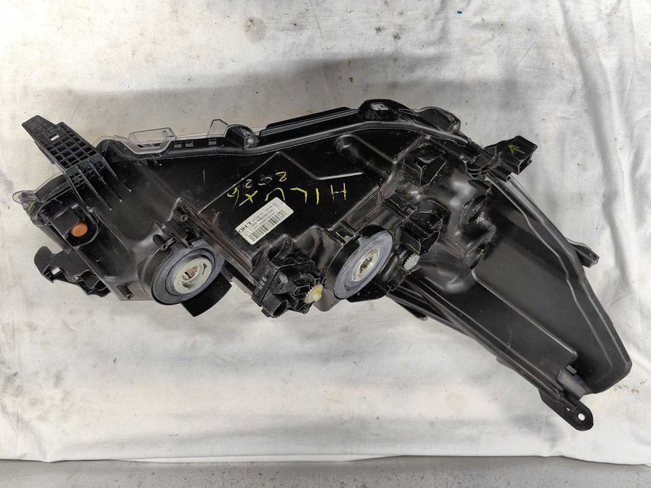 Оригинален фар Тойота  Toyota Hilux 2018