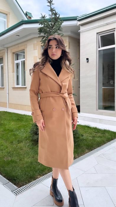 Черное пальто ниже колен