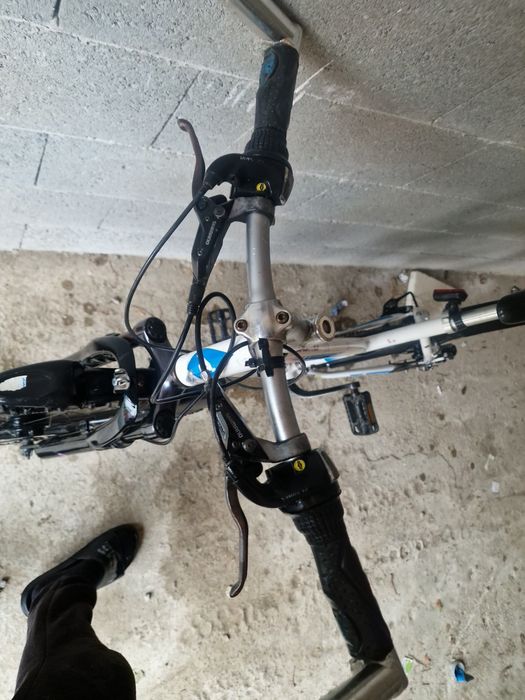 Vând bicicleta Axess discuri față spate import Germania