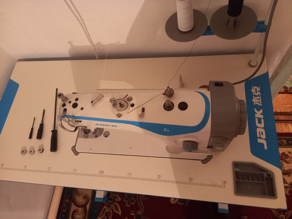 Продается швейная машина. Jack